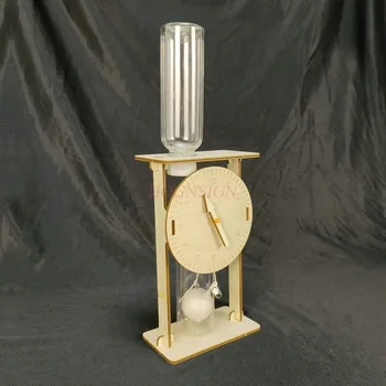 Часовници с капка вода древен хронометражный инструмент технология научен експеримент изследване на дребен производител на продукта след урока